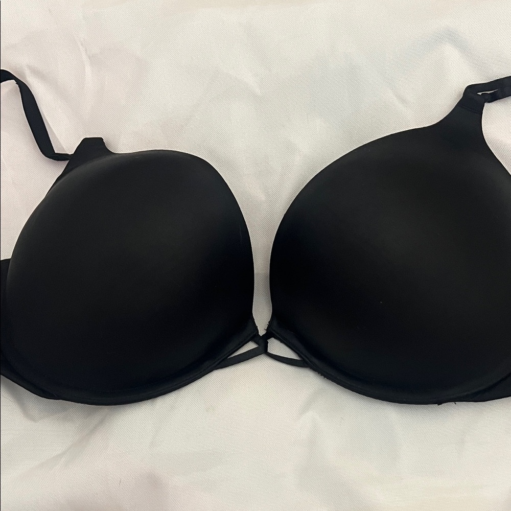 Victoria’s Secret bombshell push-up bra size 38C